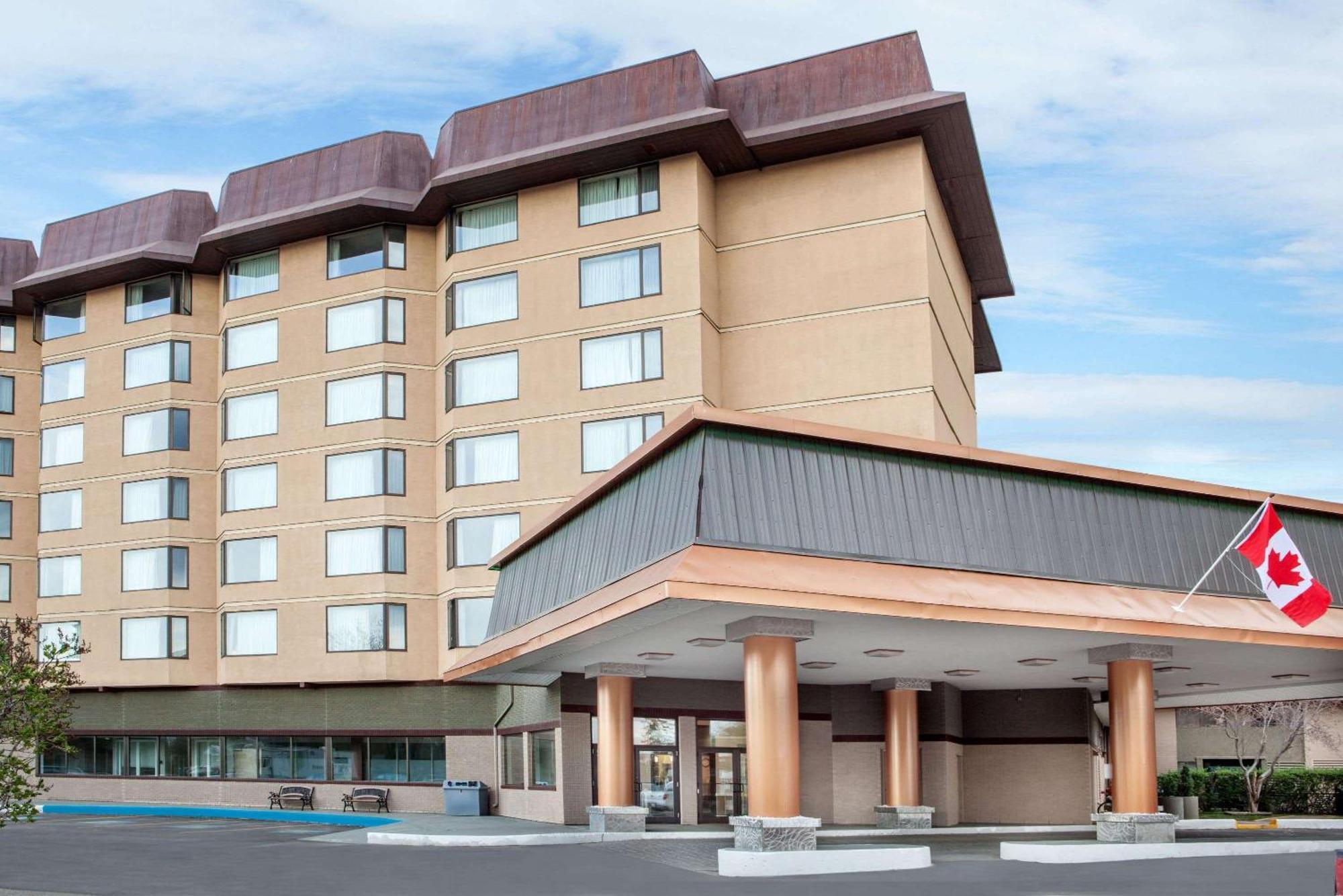 Baymont By Wyndham Red Deer Exterior foto